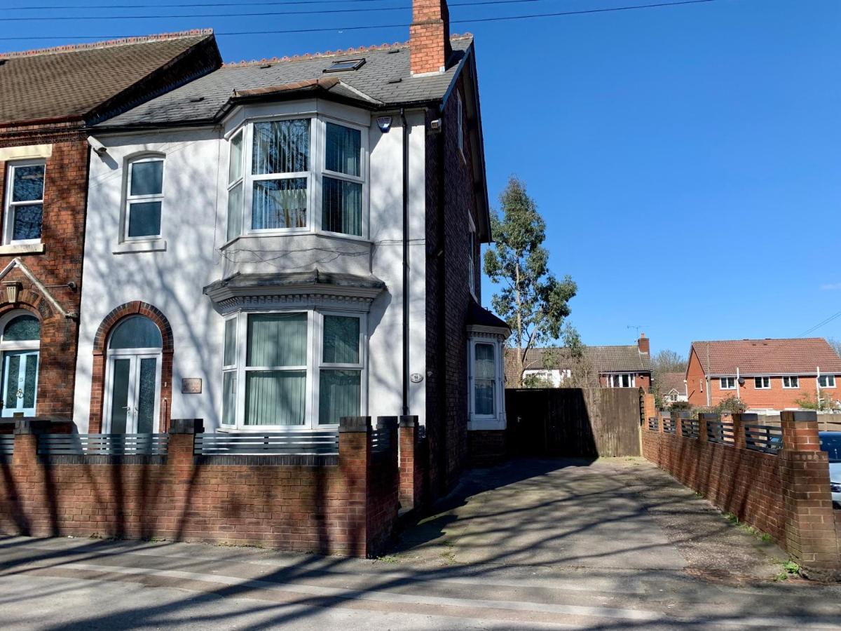 Somerford Place - 6 Beds - Sleeps 12 - Parks 2-3 Cars/Vans Willenhall Extérieur photo