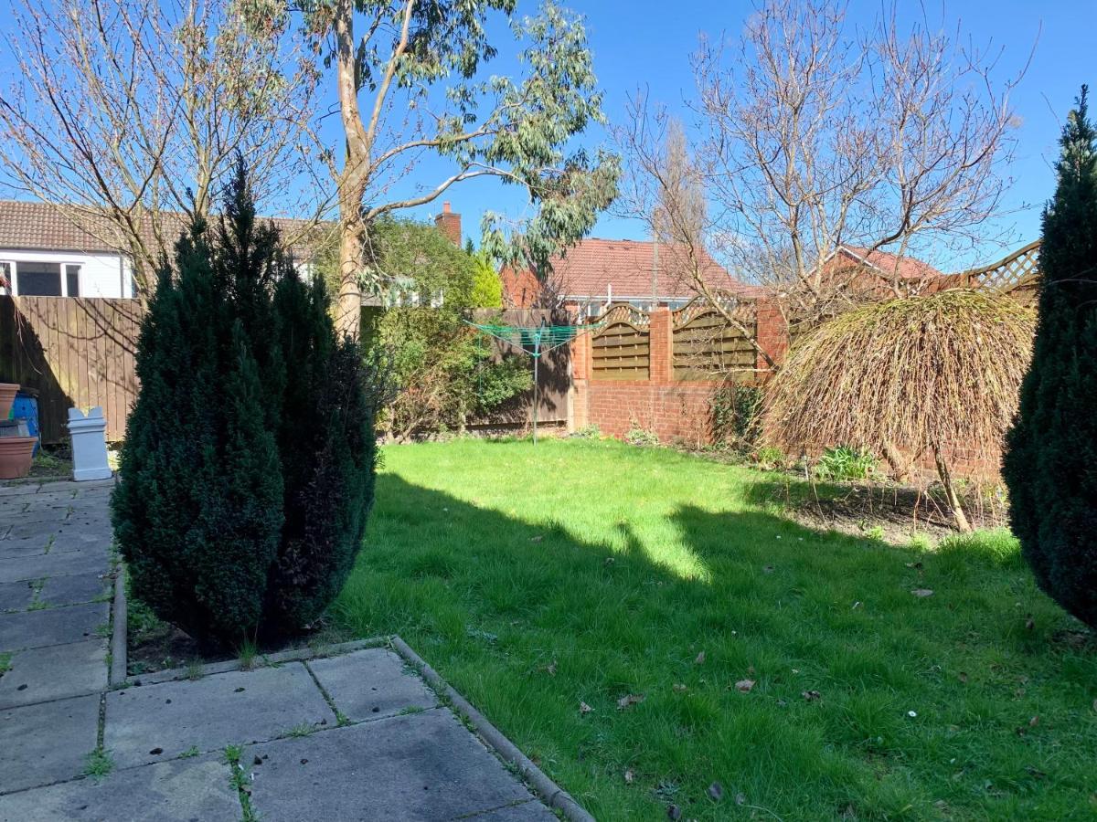 Somerford Place - 6 Beds - Sleeps 12 - Parks 2-3 Cars/Vans Willenhall Extérieur photo